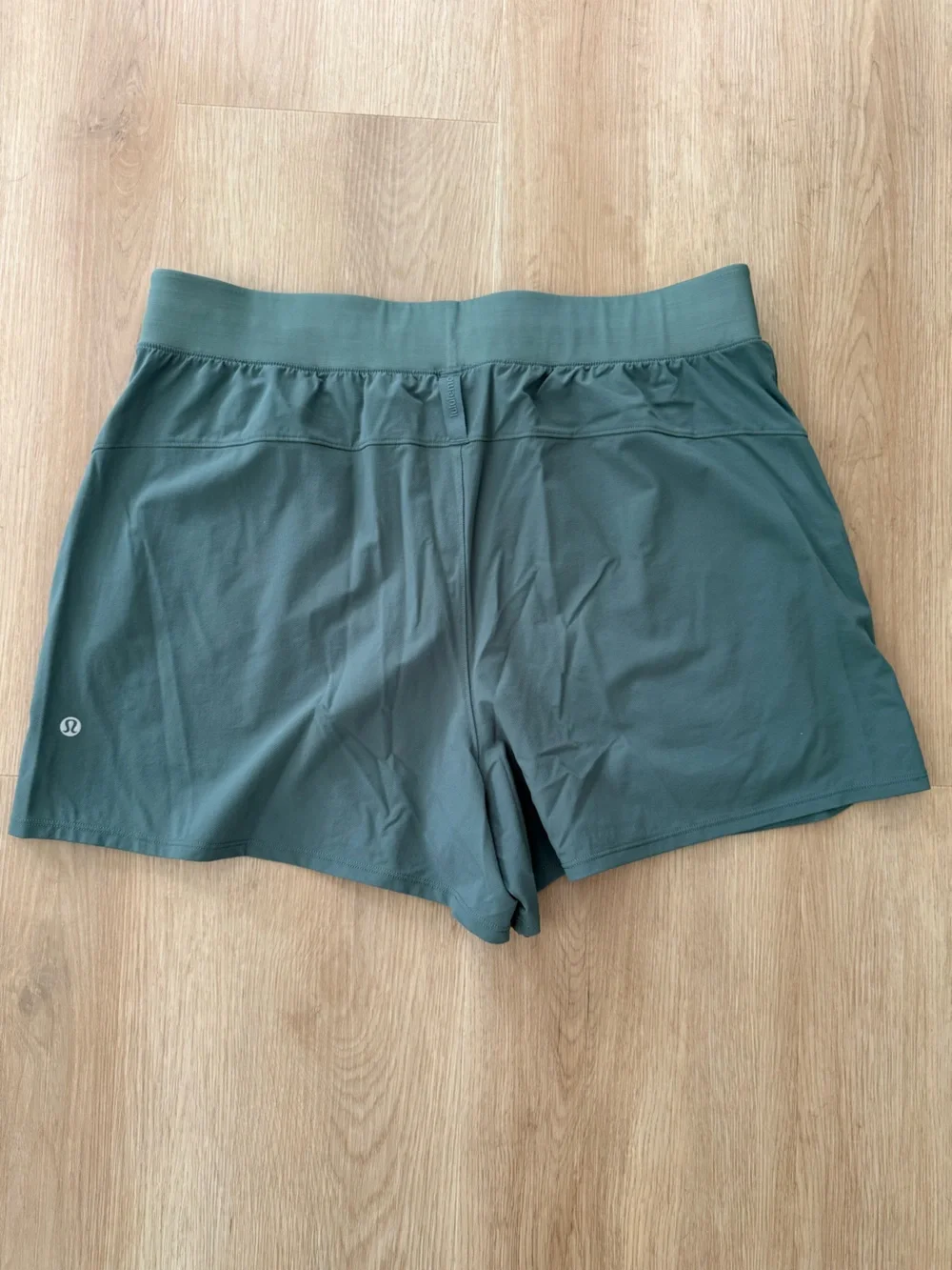 NWOT lululemon license to train HR Shorts size 12 - Picture 4 of 4